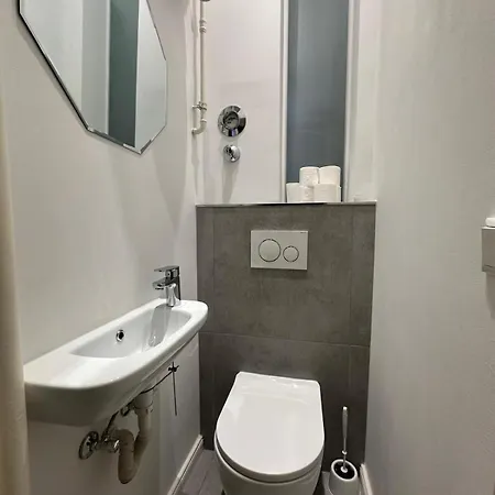 Frankfurt Airport 4 Bedroom *