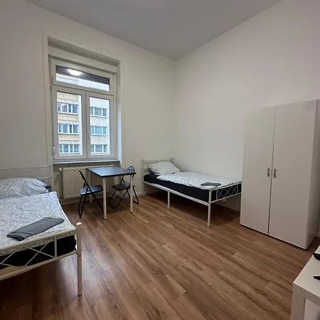 Frankfurt Airport 4 Bedroom Apartment *