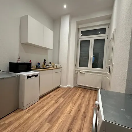Frankfurt Airport 4 Bedroom Apartment *