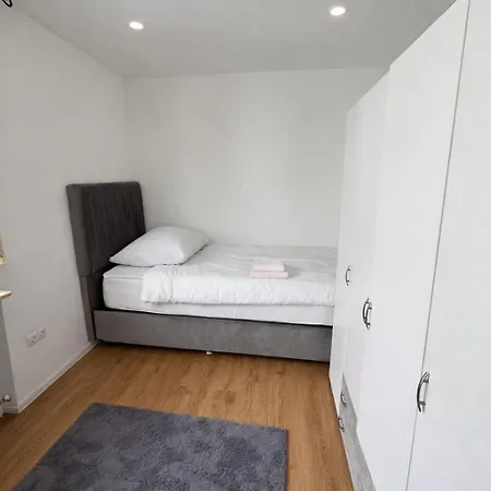 Apartment Frankfurt Airport 4 Bedroom *